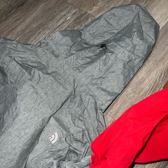 The North Face Red Grey HyVent 2.5 Windbreaker Large Men - Picture 6 of 7